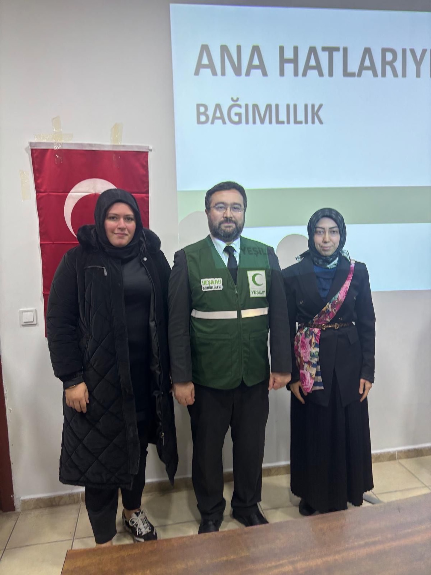İlçe Sağlık Müdürlüğümüz ile Kadın Kollarımızın istişaresiyle düzenlenen Bağımlılıkla Mücadele seminerine teşkilatımızla birlikte katılım sağladık.