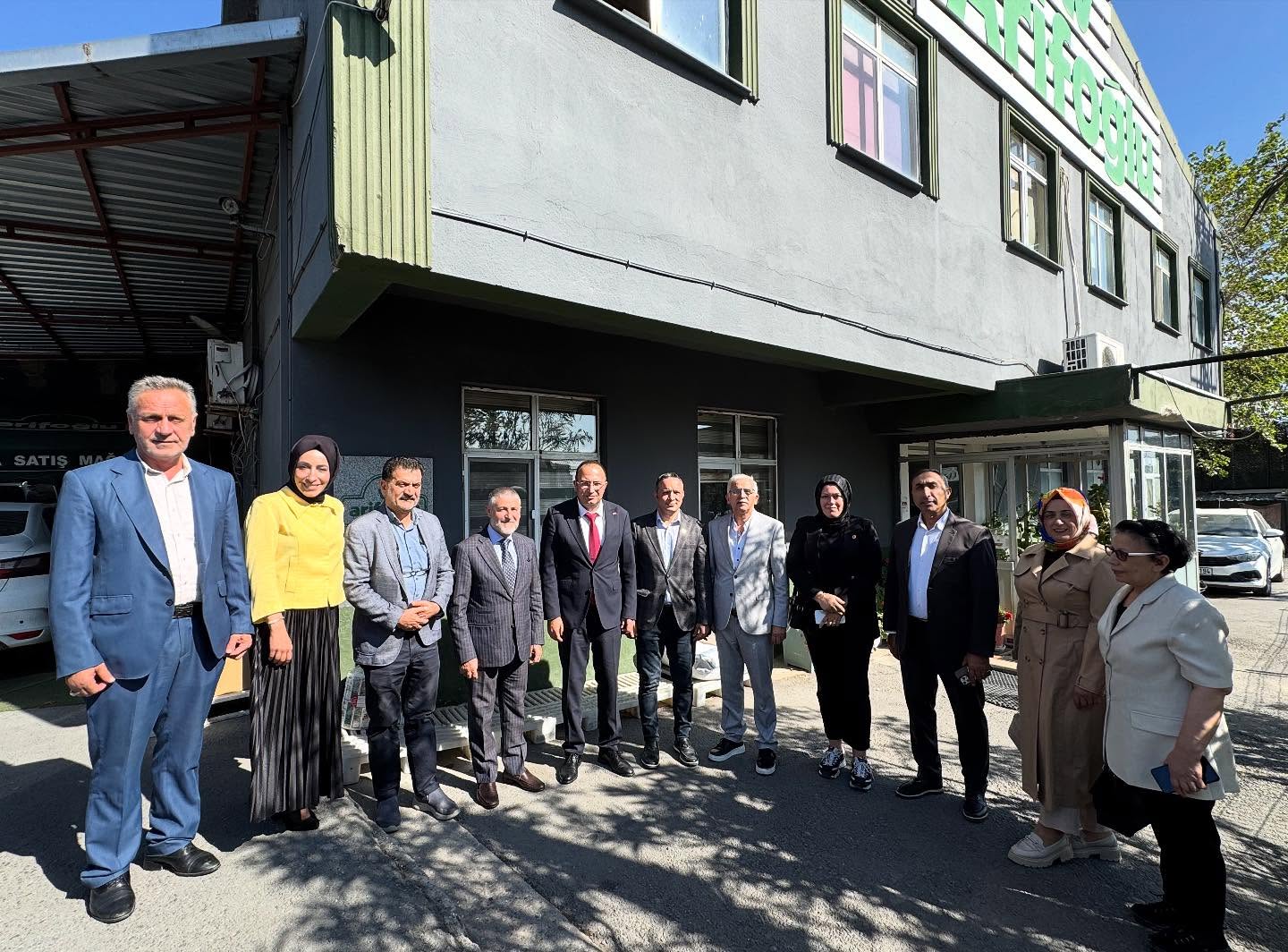 Türkiye Yüzyılı Buluşmaları kapsamında Bakanımız Sn. Nureddin Nebati ile birlikte Avcılar Esnaflarımızdan Arifoğlu’na ziyaret gerçekleştirdik.