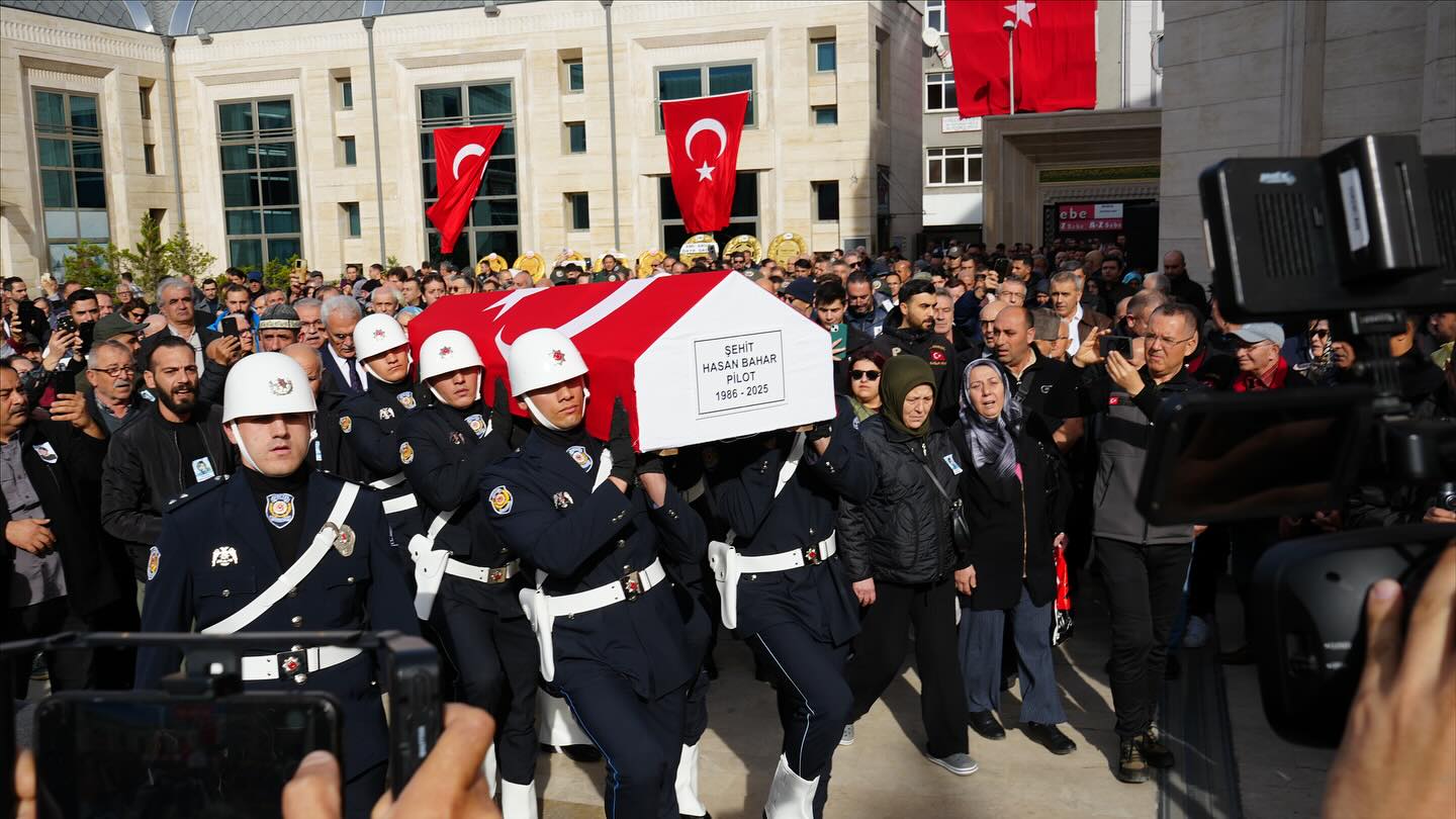 Avcılar, şehidini dualarla uğurluyor.🇹🇷