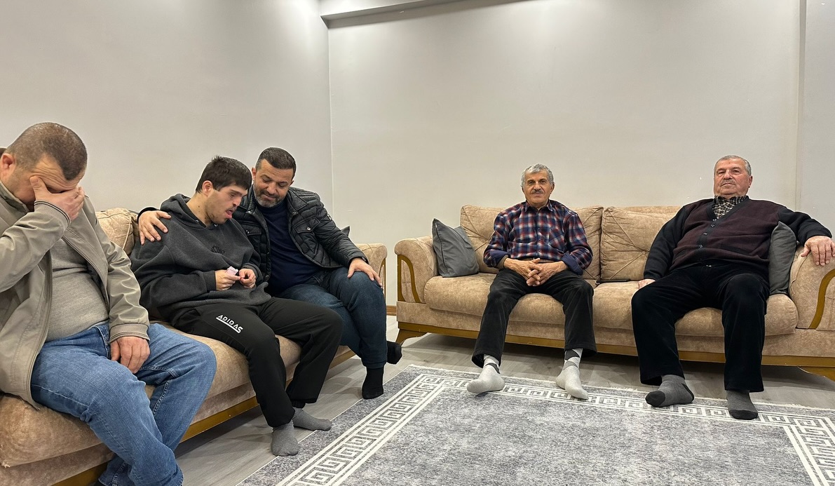 AK Parti Avcılar Mahalle teşkilatlarımız olarak sahadayız. Sokak sokak, kapı kapı dolaşıyoruz.