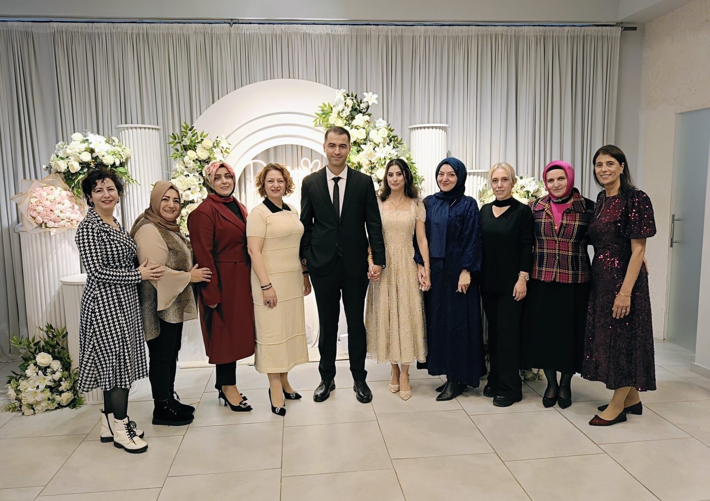 İlçe Yönetim Kurulu Üyemiz Sn. Leyla Tuygur Kırdudu’nun kızının nişan merasimine teşkilatımızla birlikte katılım sağladık.