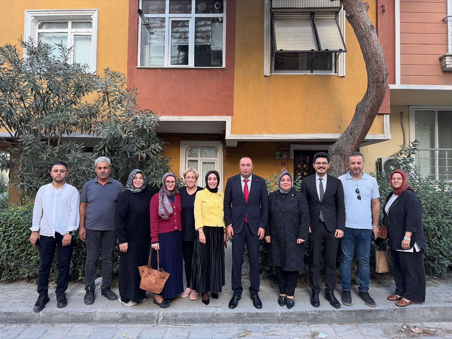 İstanbul Milletvekilimiz Sn. Yıldız Konal Süslü ile birlikte gerçekleştirdiğimiz hane ziyaretinde hemşehrilerimizle bir araya geldik.